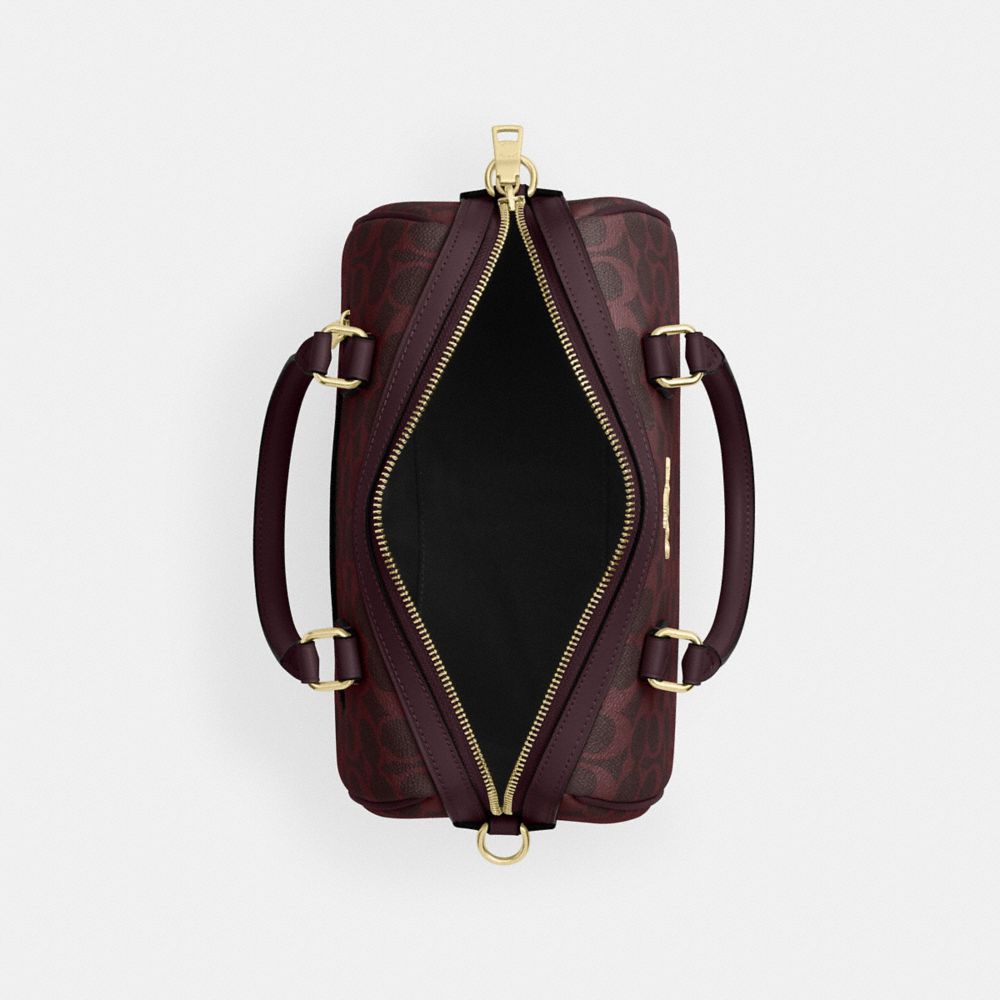 Im/Black Currant,Vista interior, vista superior