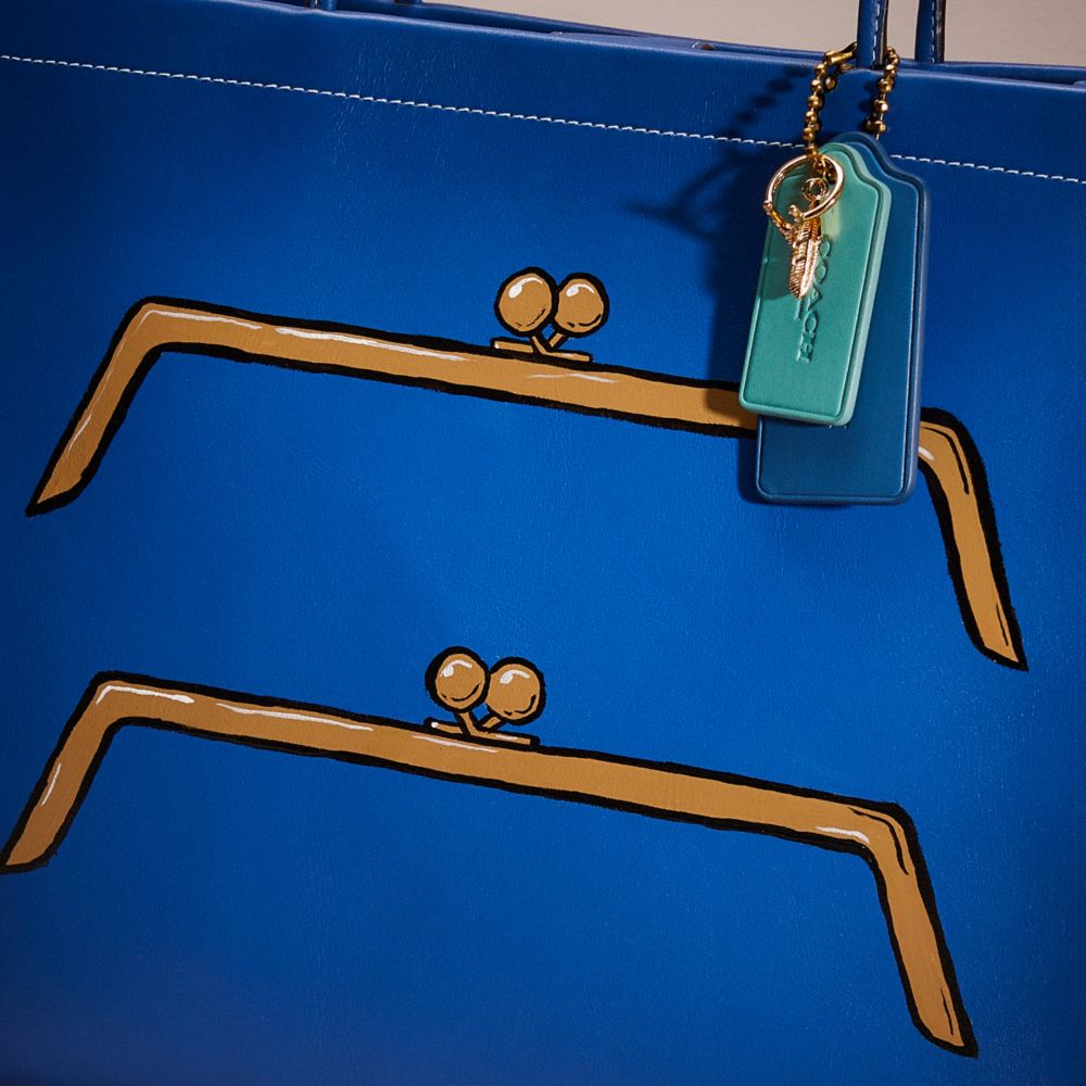 COACH®,Upcrafted Cashin Carry 32,,Closer View