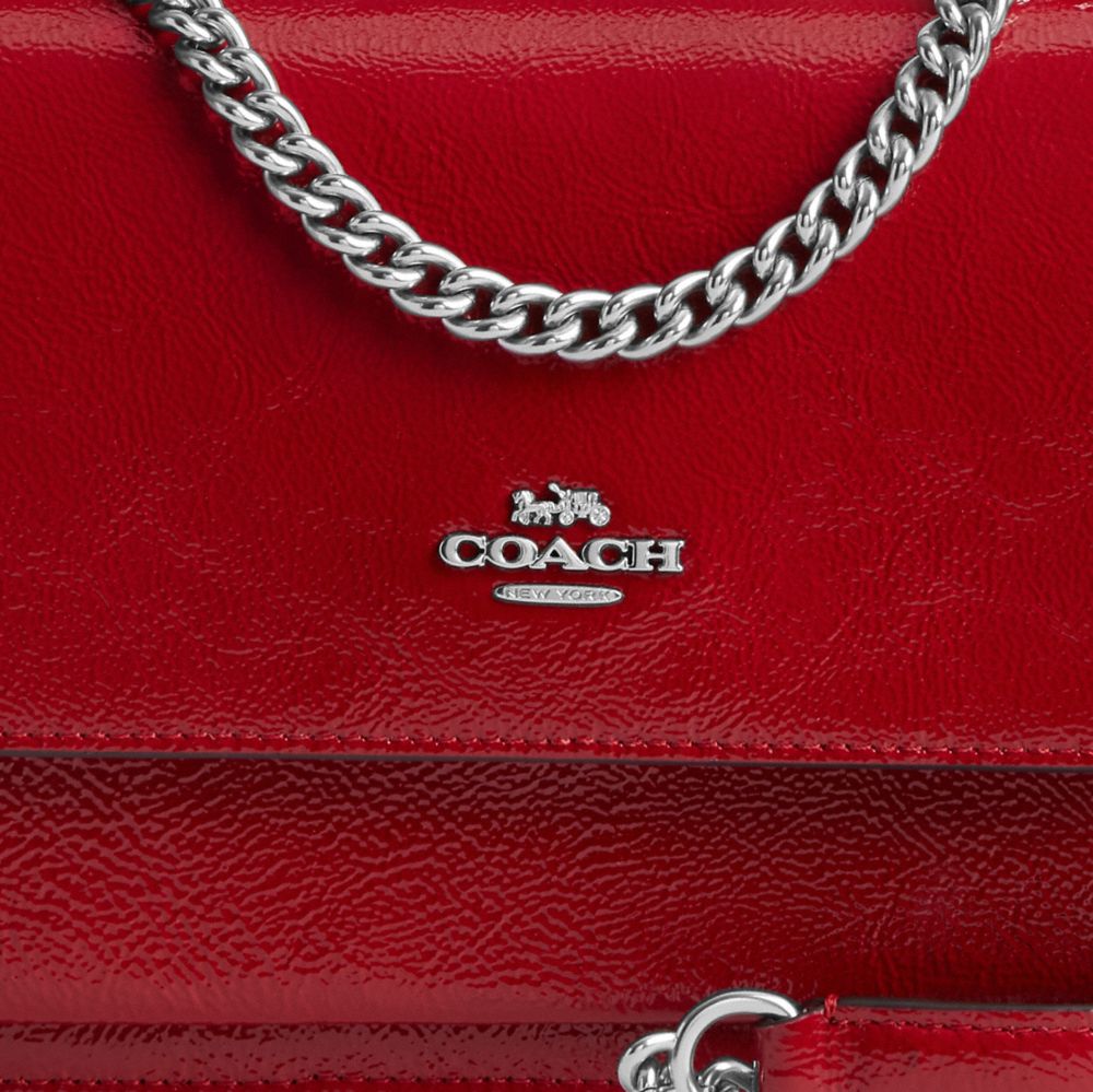 COACH®,MINI SAC À PORTÉ-CROISÉ KLARE,Cuir innovant,Argent/Rouge