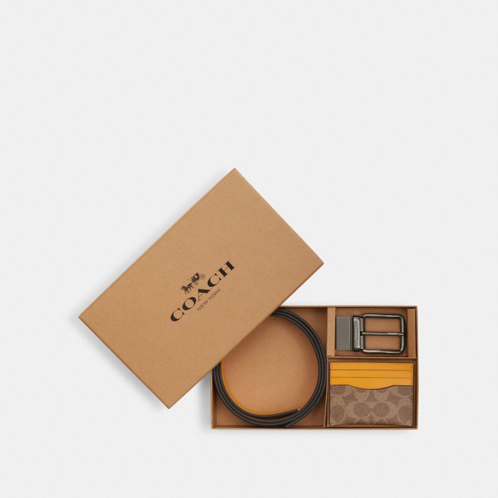 COACH®,COFFRET PORTE-CARTES ET CEINTURE EN TOILE EXCLUSIVE,Toile exclusive,Qb/Marron orangé/Bouton d’or,Front View