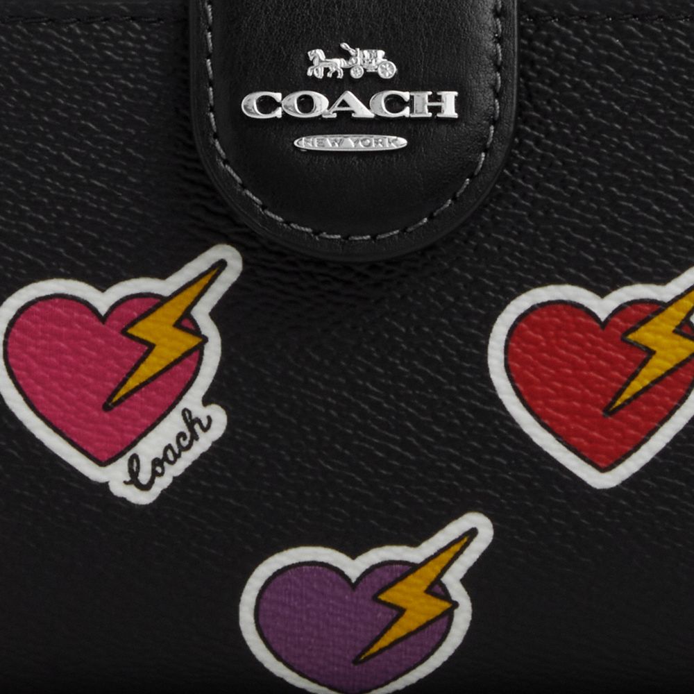 COACH®,PORTEFEUILLE MOYEN À ZIP EN COIN AVEC IMPRIMÉ ÉCLAIR CŒUR,Argent/Noir Multi