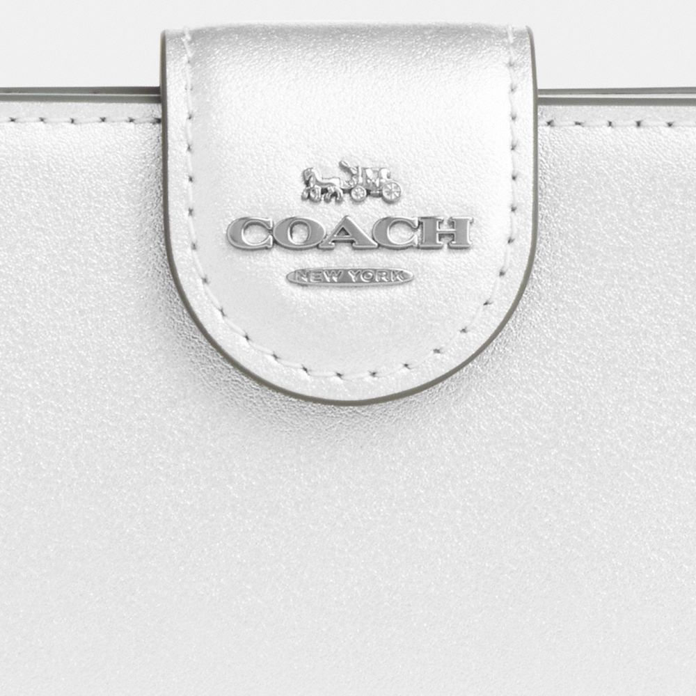 COACH®,PORTEFEUILLE À ZIP EN COIN DE TAILLE MOYENNE,Cuir de fantaisie,Argent/Argent pâle