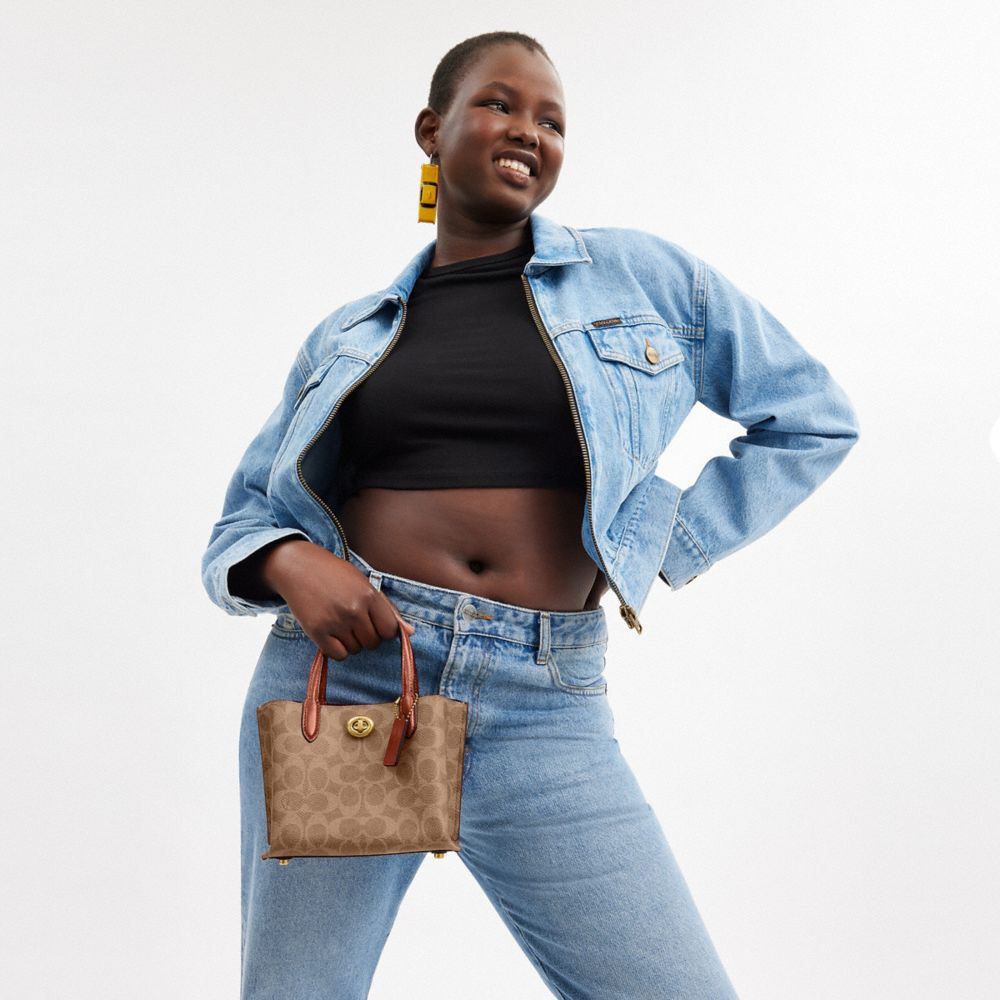 COACH®,ウィロウ トート バッグ 18・シグネチャー キャンバス,トートバッグ,ﾌﾞﾗｽ/ﾀﾝ ｷｬﾗﾒﾙ