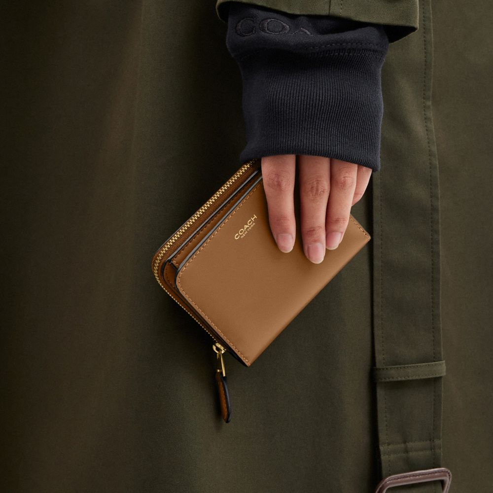 COACH®,PORTE-BILLETS NEW YORK,Laiton/Brun miel,Detail View