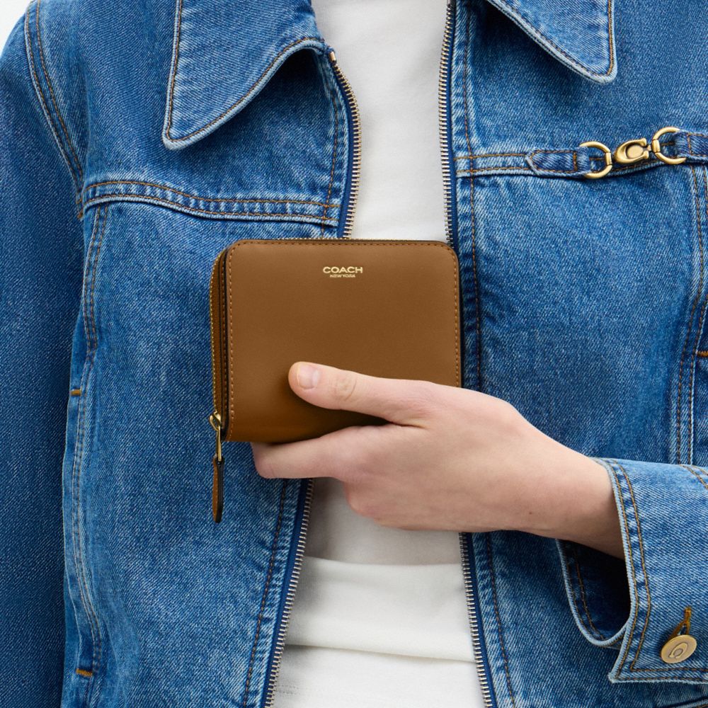 COACH®,New York Billfold Wallet,Calfskin Leather,Leather,Bi Fold,Logo,Metal,Casual,Brown,Detail View