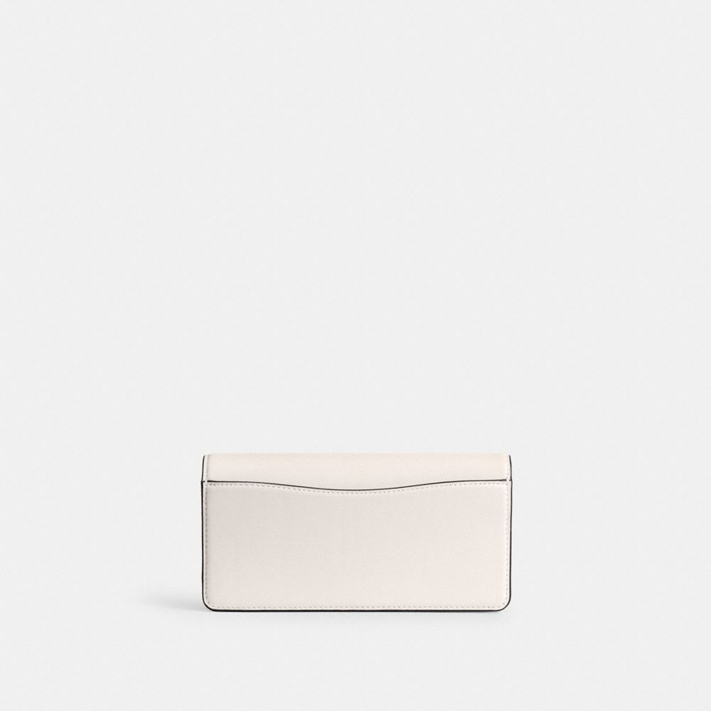 Shop Coach Evie Langes Portemonnaie Mit Kettenriemen In Brass/chalk