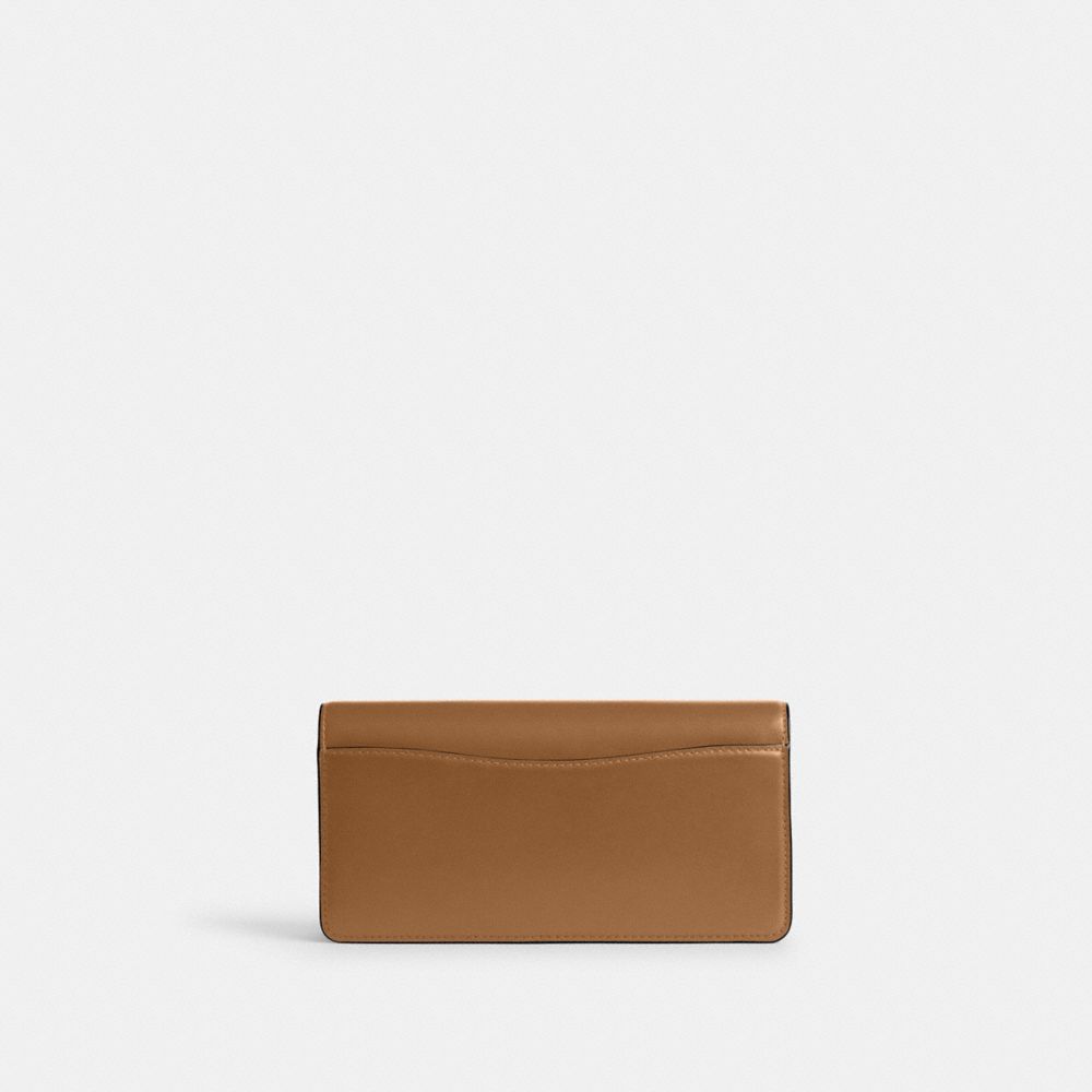 Shop Coach Evie Langes Portemonnaie Mit Kettenriemen In Brass/honey Brown