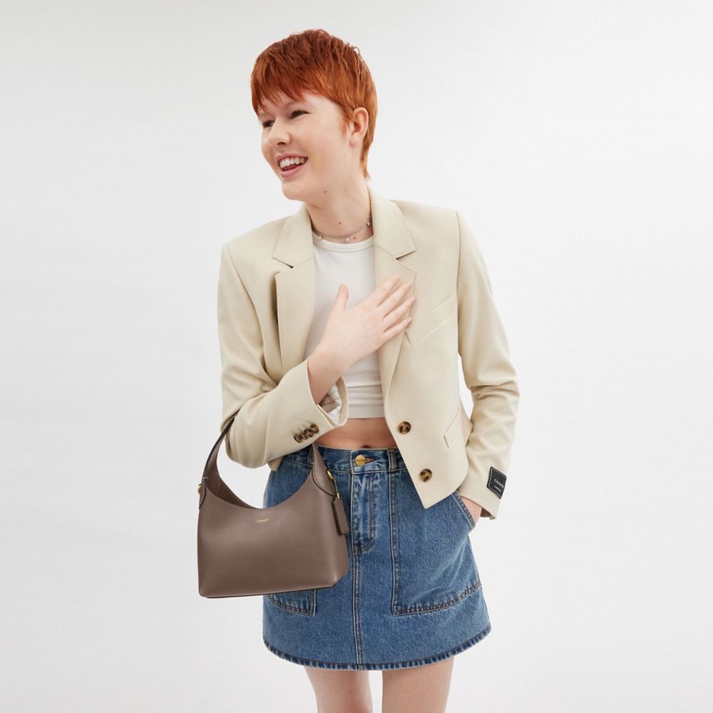 COACH®,SAC ÉPAULE BROOKLYN 23,Cuir grainé naturel,Laiton/Pierre sombre,Detail View