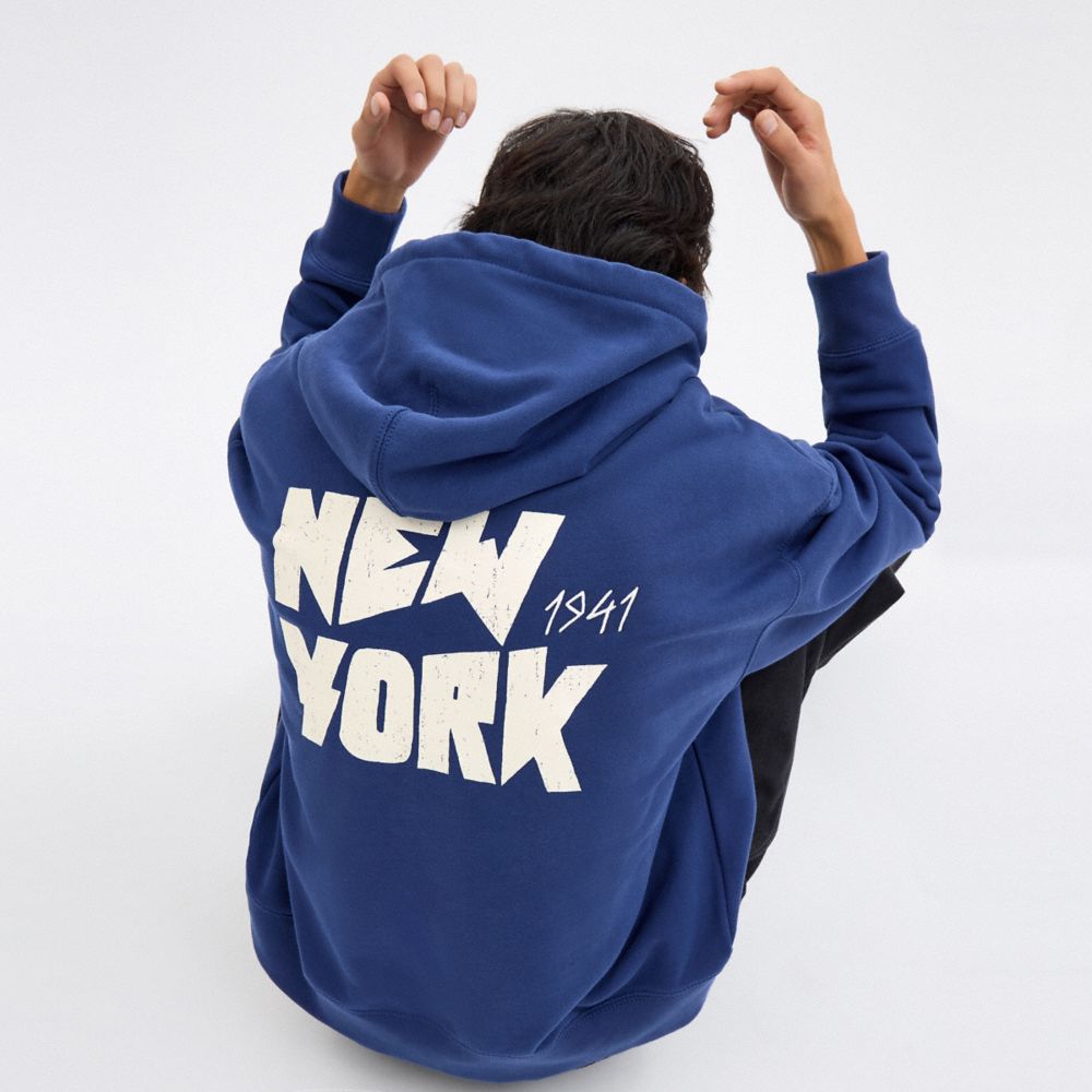 COACH®,SWEAT À CAPUCHE ET MOTIF NEW YORK,Bleu médiéval,Scale View