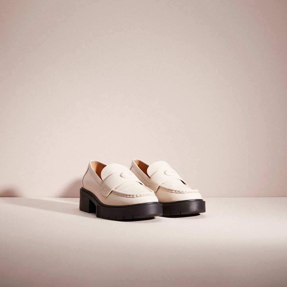 COACH®,Cuir,Craie,Angle View