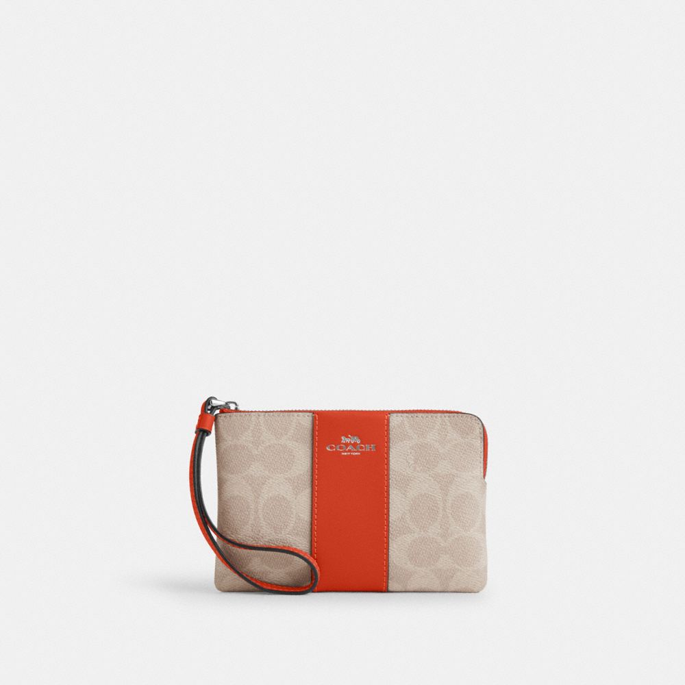 COACH®,WRISTLET À FERMETURE ZIPPÉE D’ANGLE EN TOILE EXCLUSIVE AVEC RAYURE,Toile exclusive,SV/Sable/Orange intense,Front View