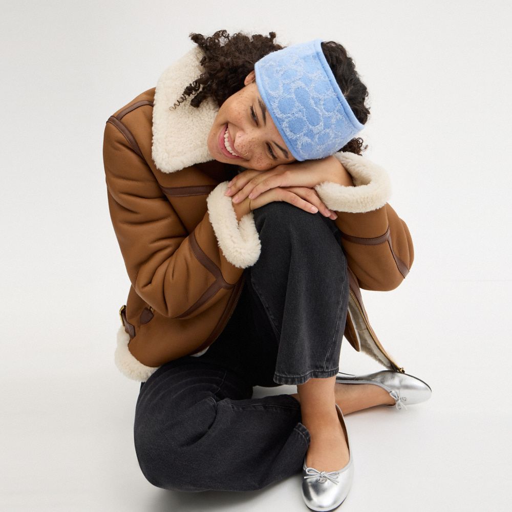 COACH®,SERRE-TÊTE MÉTALLISÉ SIGNATURE,Bleu brume,Detail View