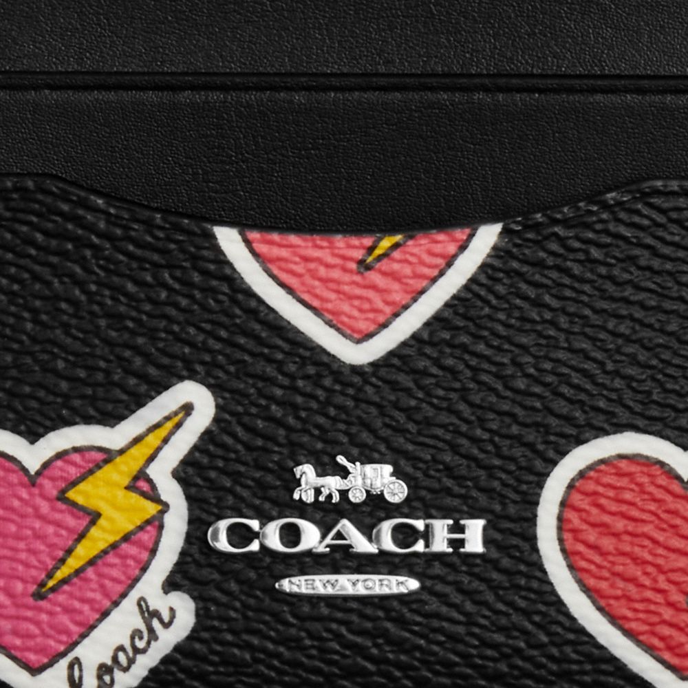 COACH®,ÉTUI À CARTES MINCE POUR PIÈCES D’IDENTITÉ MINCE AVEC IMPRIMÉ CŒUR ÉCLAIR,Argent/Noir Multi