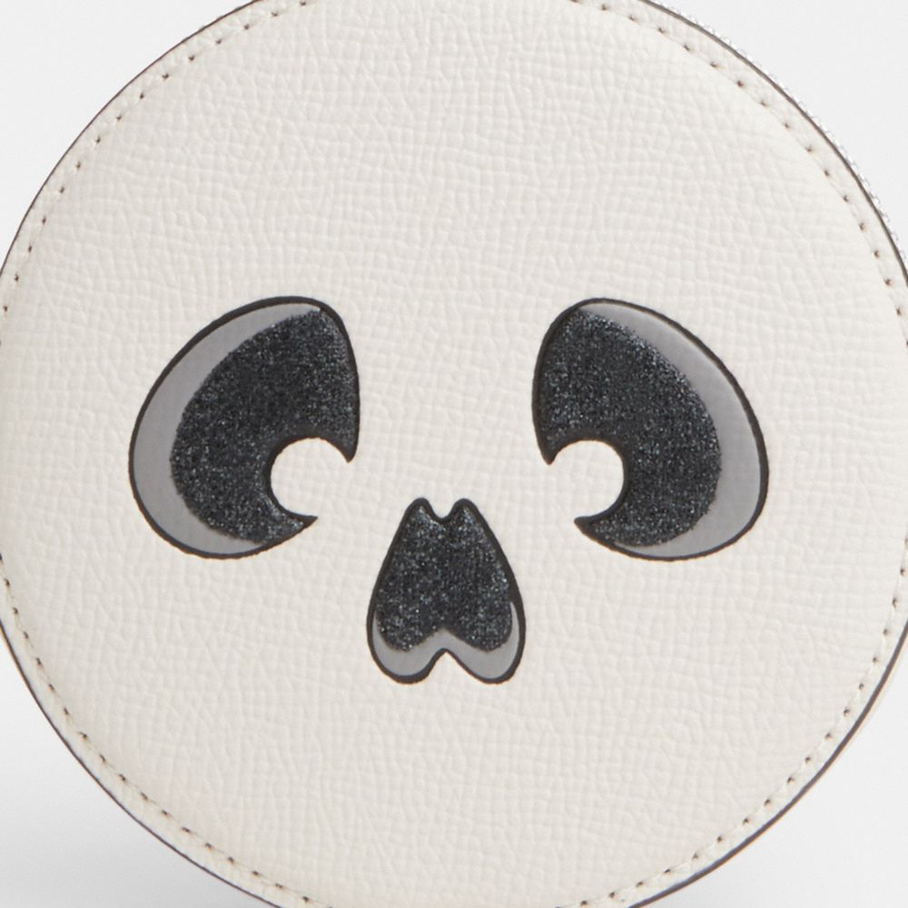 COACH®,ÉTUI À MONNAIE AVEC CRÂNE D’HALLOWEEN,Cuir Cross-grain,Argent/Craie