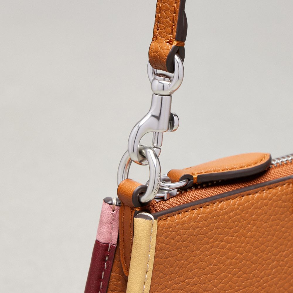 COACH®,Sac baguette à motif ondulé en cuir Coachtopia maroquiné avec bordure Upcrafted,Ambre polie multi,Closer View