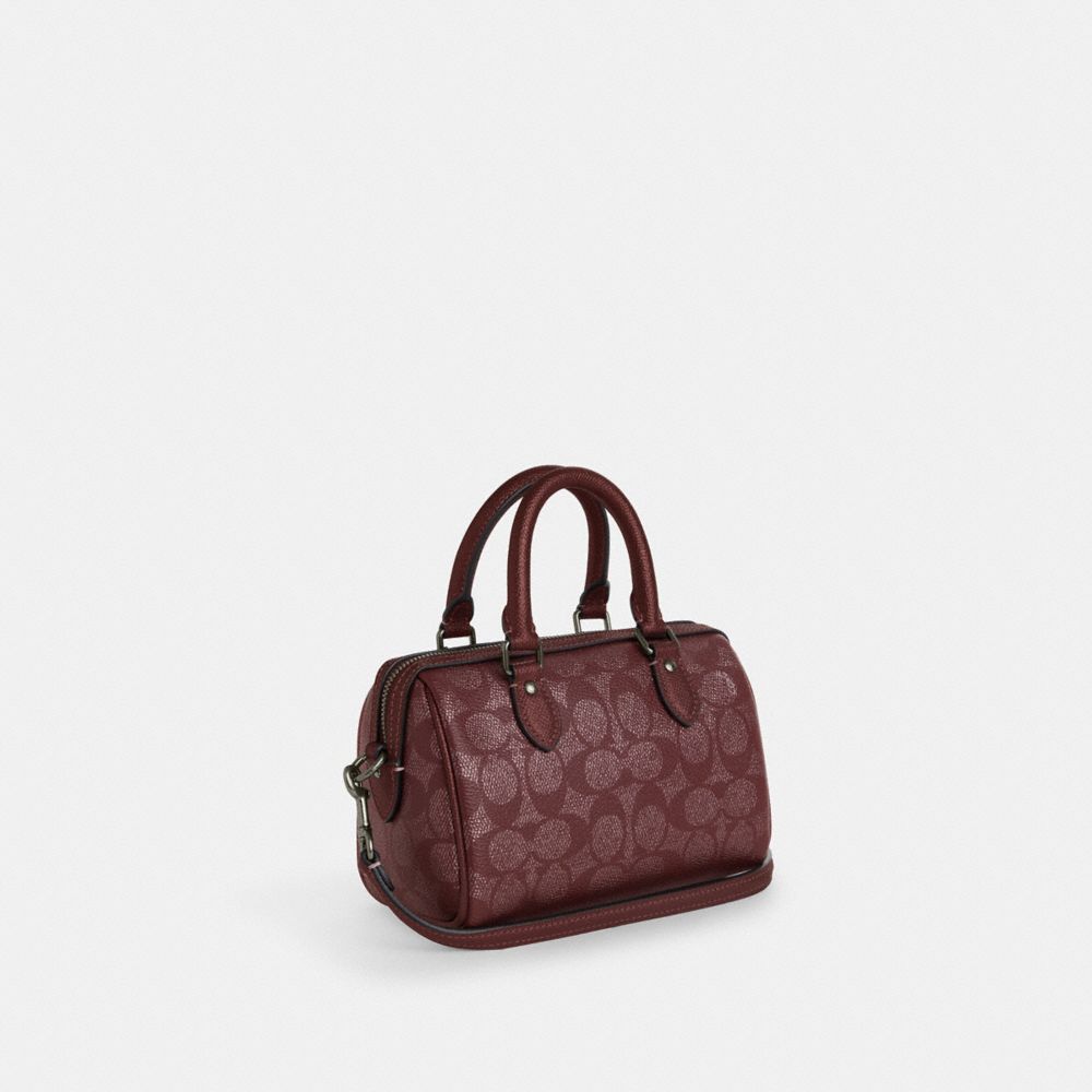 COACH®,ENSEMBLE MINI SAC À PORTÉ-CROISÉ ROWAN ET BRELOQUE DE SAC MIROIR EN TOILE SIGNATURE EN COFFRET,Gris acier/Rouge vin Multi,Angle View