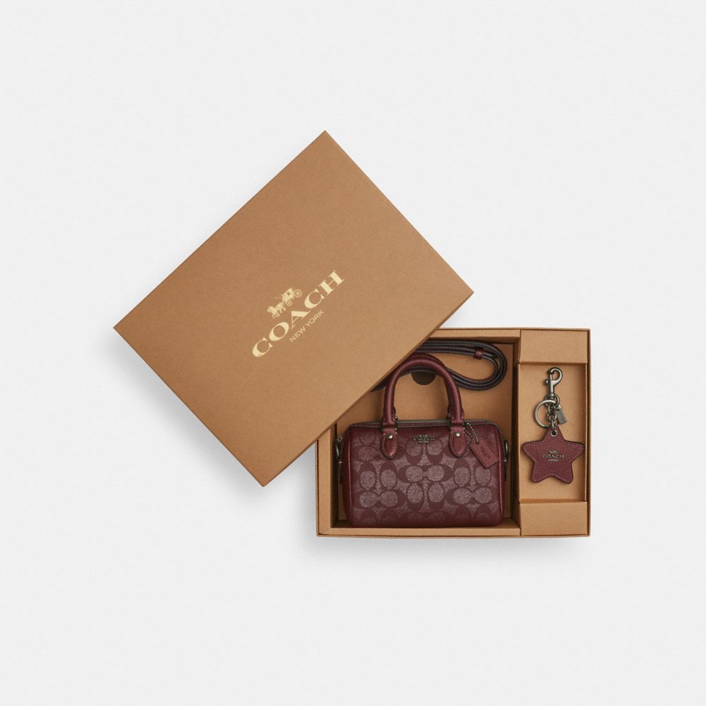 COACH®,ENSEMBLE MINI SAC À PORTÉ-CROISÉ ROWAN ET BRELOQUE DE SAC MIROIR EN TOILE SIGNATURE EN COFFRET,Gris acier/Rouge vin Multi,Front View