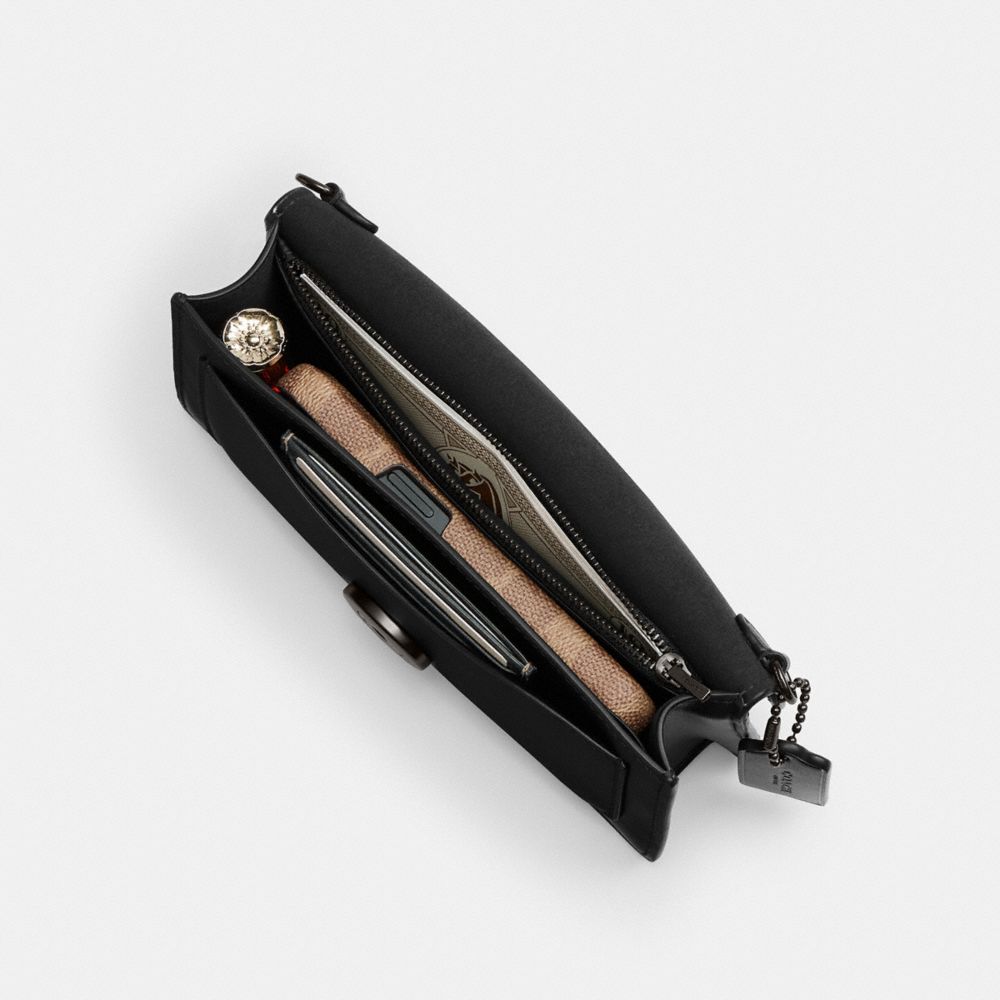 COACH TABBY CHAIN CLUTCH 