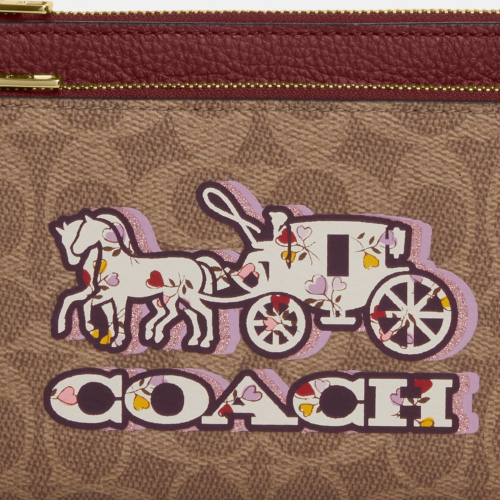 COACH®,PORTEFEUILLE DOUBLE À ZIP EN TOILE SIGNATURE AVEC IMPRIMÉ CHEVAL ET CHARRIOT,Or/Havane/Cerise noire