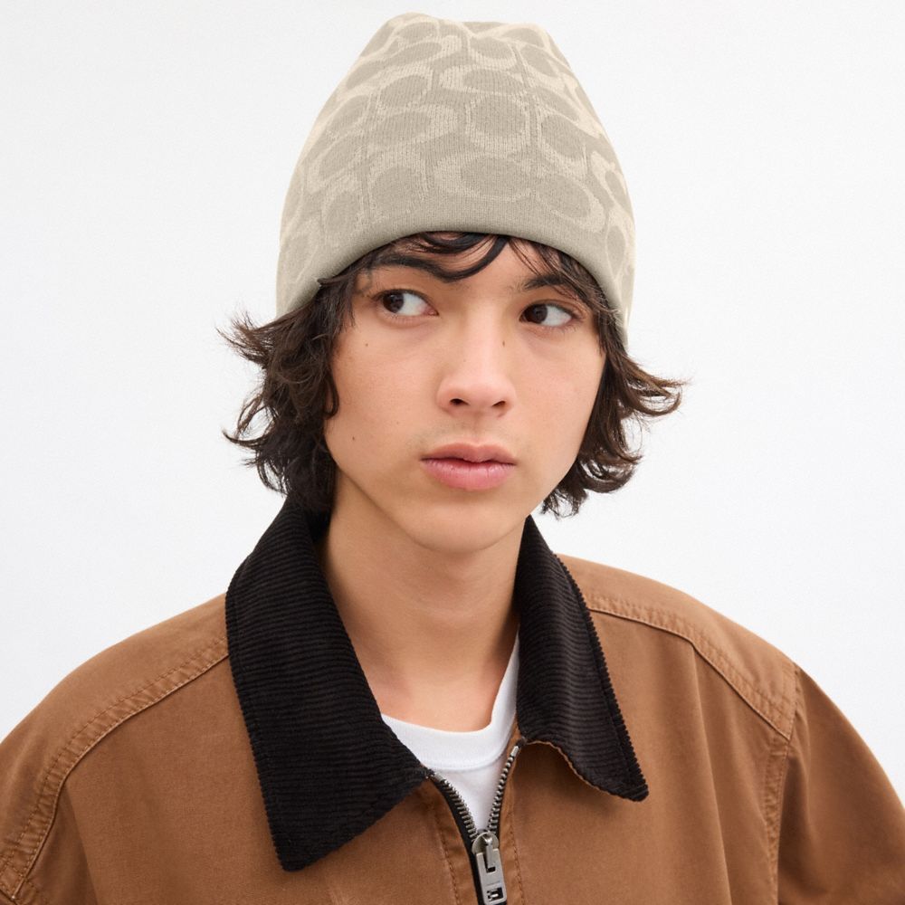 COACH®,BONNET RÉVERSIBLE EXCLUSIF,Vapeur,Detail View