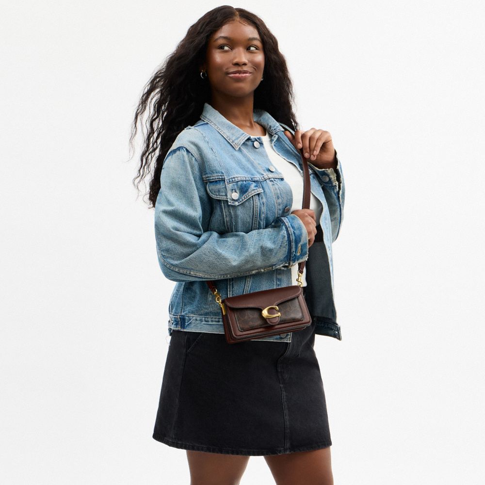 Женские сумки Coach Tabby Shoulder Bag 20 In Signature Canvas — фото 9