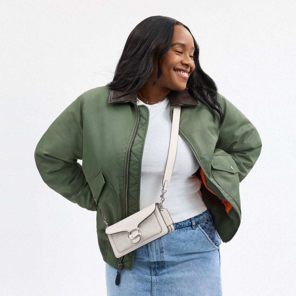 COACH®,SAC ÉPAULE TABBY 20 EN TOILE EXCLUSIVE,Argent/Blanc Craie