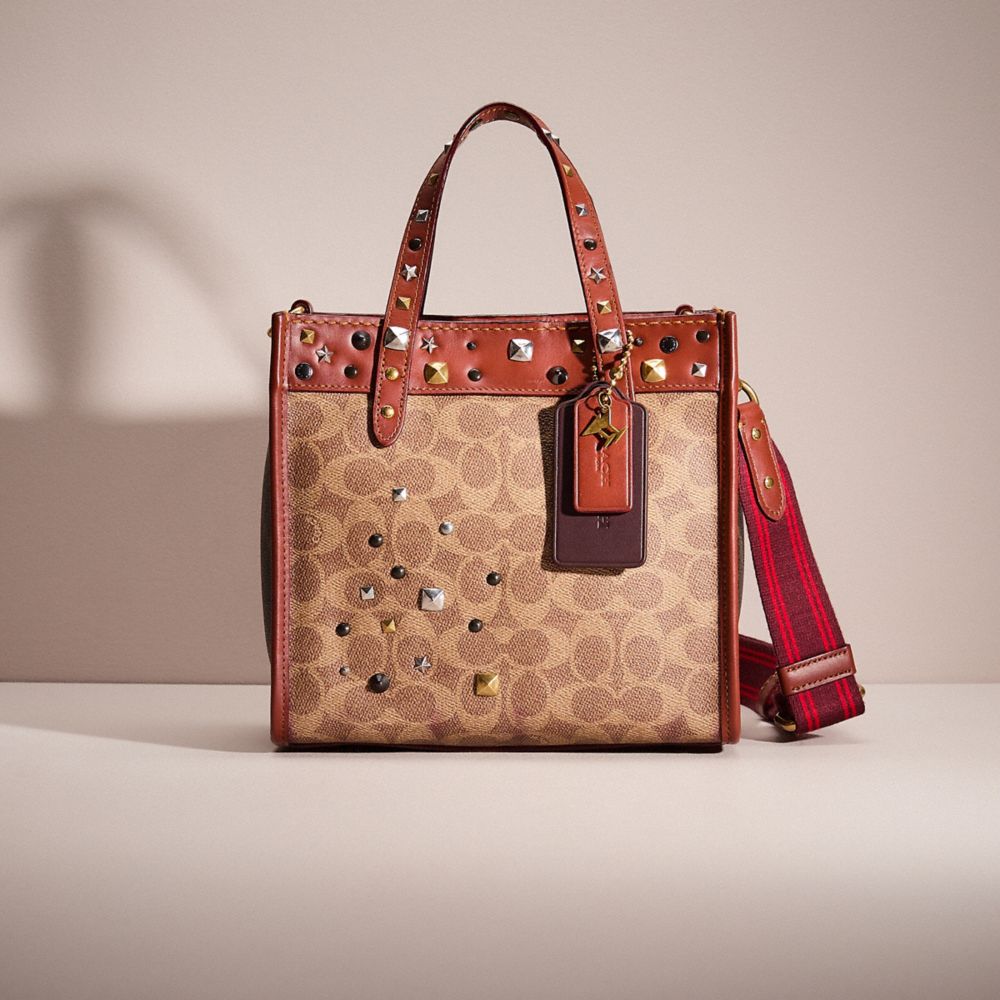 COACH®,UPCRAFTED FIELD TOTE 22 IN SIGNATURE CANVAS WITH
 HORSE AND CARRIAGE PRINT,Brass/Tan Truffle Rust,Front View
