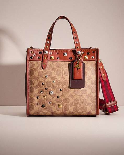 COACH®,UPCRAFTED FIELD TOTE 22 IN SIGNATURE CANVAS WITH
 HORSE AND CARRIAGE PRINT,Brass/Tan Truffle Rust,Front View