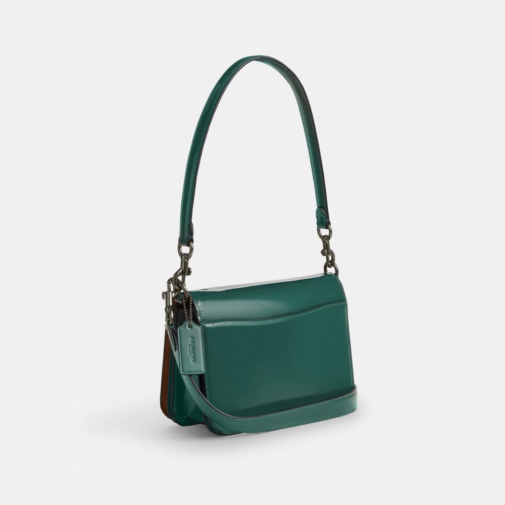 COACH®,Quinn Bag,Leather,Shoulder Bag,Metal,Logo,Casual,,Angle View