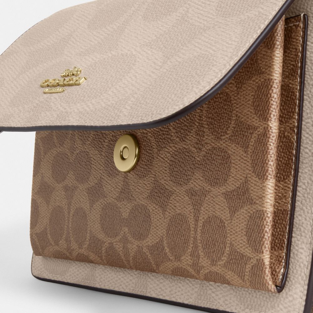 COACH®,SAC À PORTÉ-CROISÉ KLARE EN TOILE SIGNATURE À CONTRASTE DE COULEUR,Toile exclusive,Or/Sable/Havane,Closer View