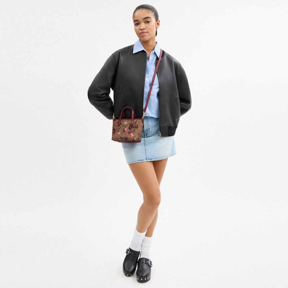 COACH®,MINI CABAS CITY EN TOILE SIGNATURE AVEC IMPRIMÉ CERISE,Toile exclusive,Mini,Or/Havane multi,Detail View