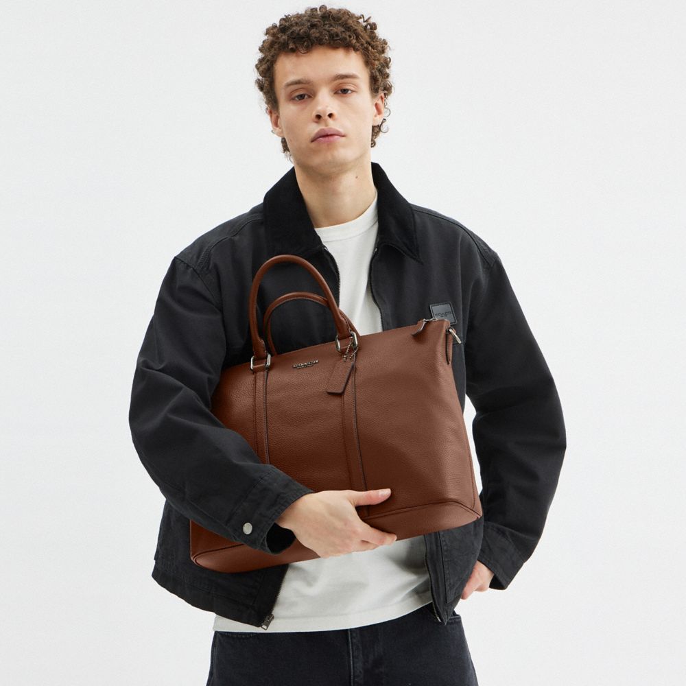 COACH®,BESACE CALEB,Cuir galet,Bronze Industriel/Selle,Detail View