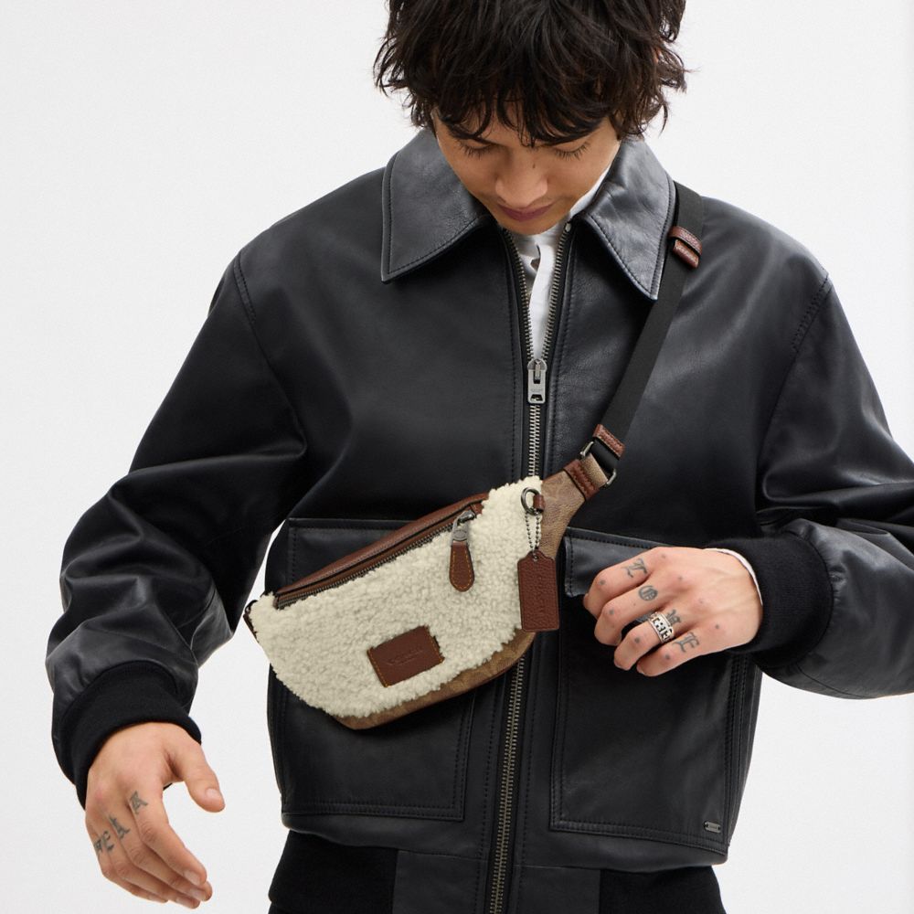 COACH®,MINI SAC CEINTURE WARREN EN TOILE SIGNATURE,Peau de mouton,Qb/Brun clair/Naturel/Brun vintage,Detail View