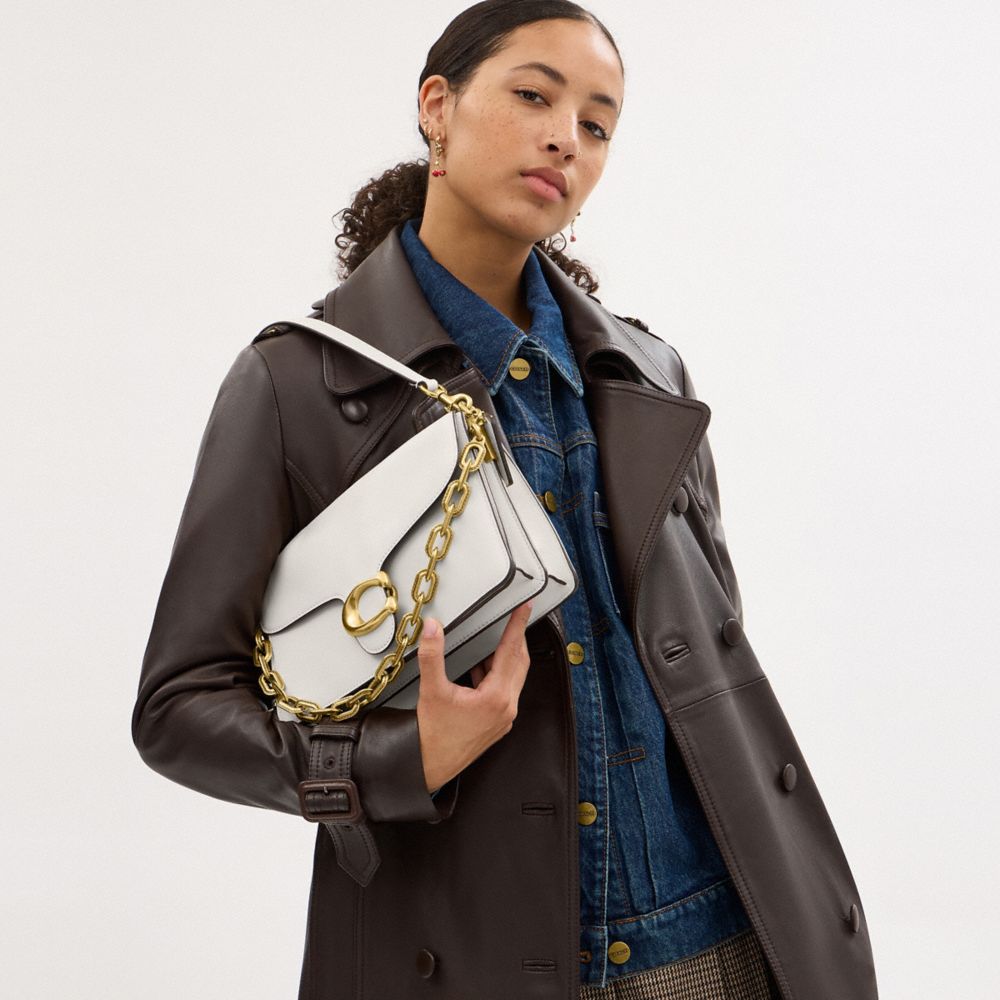 Shop Coach Tabby Schultertasche Mit Kette In White