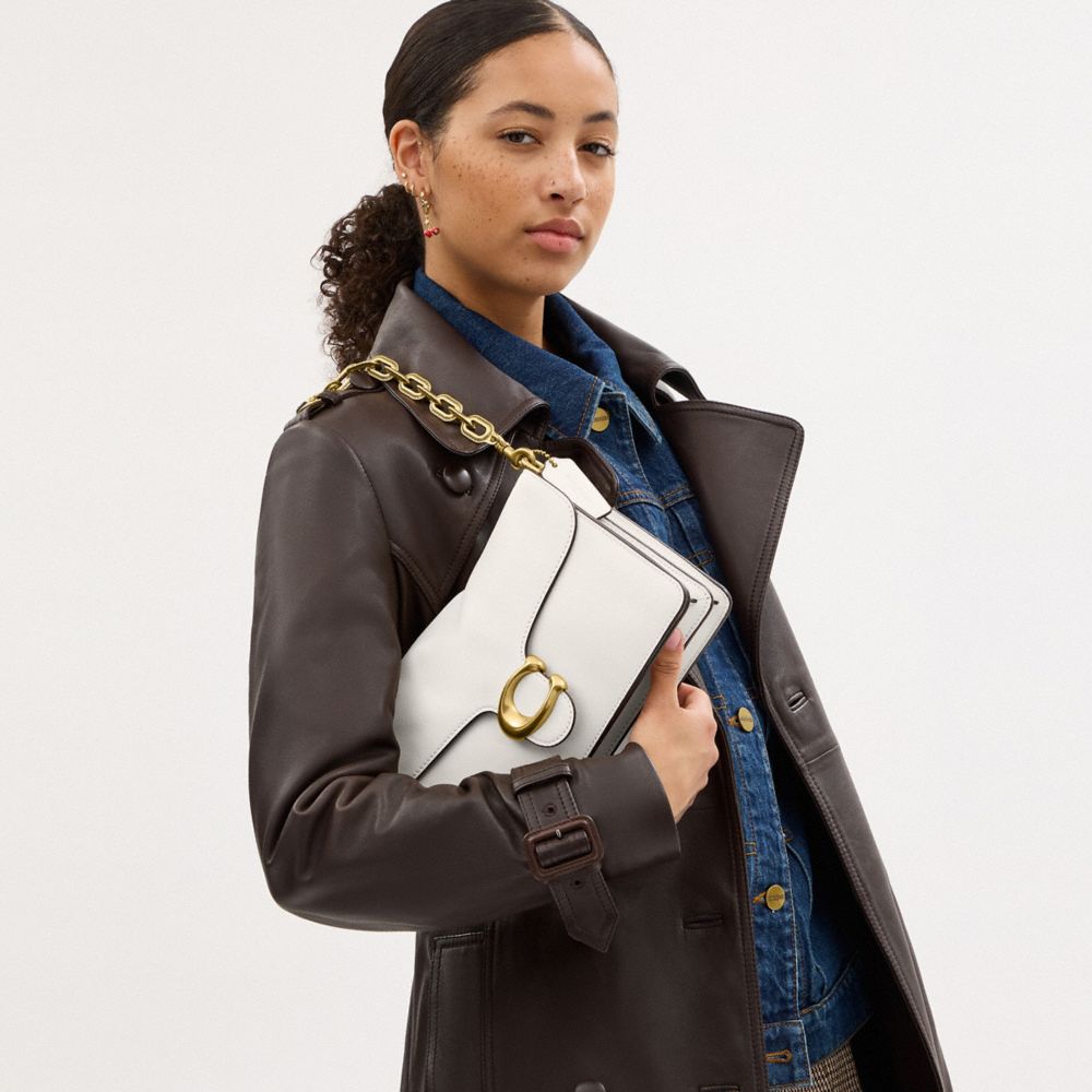 Shop Coach Tabby Schultertasche Mit Kette In White