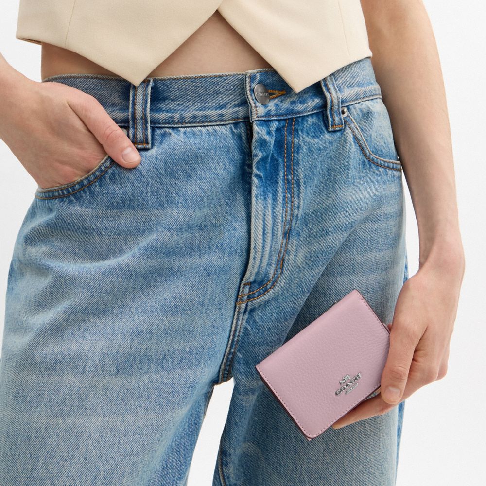 COACH®,PORTEFEUILLE PORTE-CARTES EN TOILE EXCLUSIVE,Toile exclusive,Sv/Craie/œillet,Detail View
