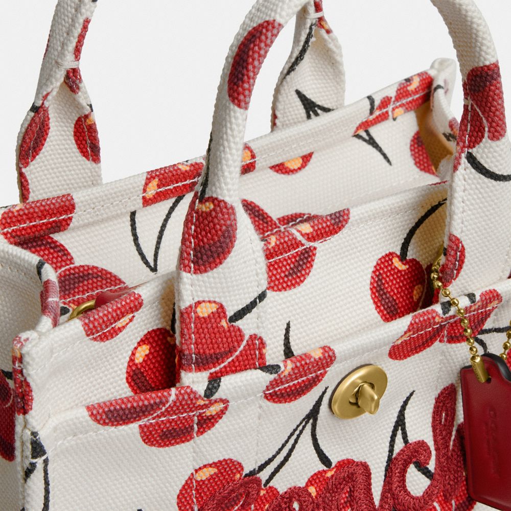 COACH®,CABAS CARGO 20 AVEC IMPRIMÉ À CERISES,Toile,Laiton/Craie multi,Closer View