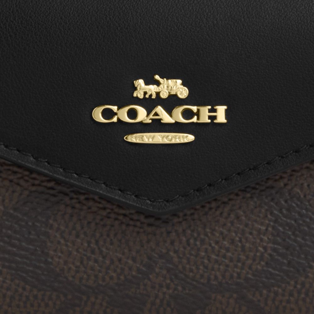 COACH®,ÉTUI-CARTES À RABAT EN TOILE SIGNATURE,Toile exclusive,Or/Noyer/Noir