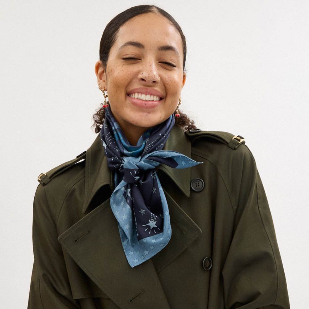 COACH®,シューティング スター レキシー プリント シルク スクエア スカーフ,ファッション雑貨,ﾌﾞﾗｯｸ/ﾏﾘﾝ