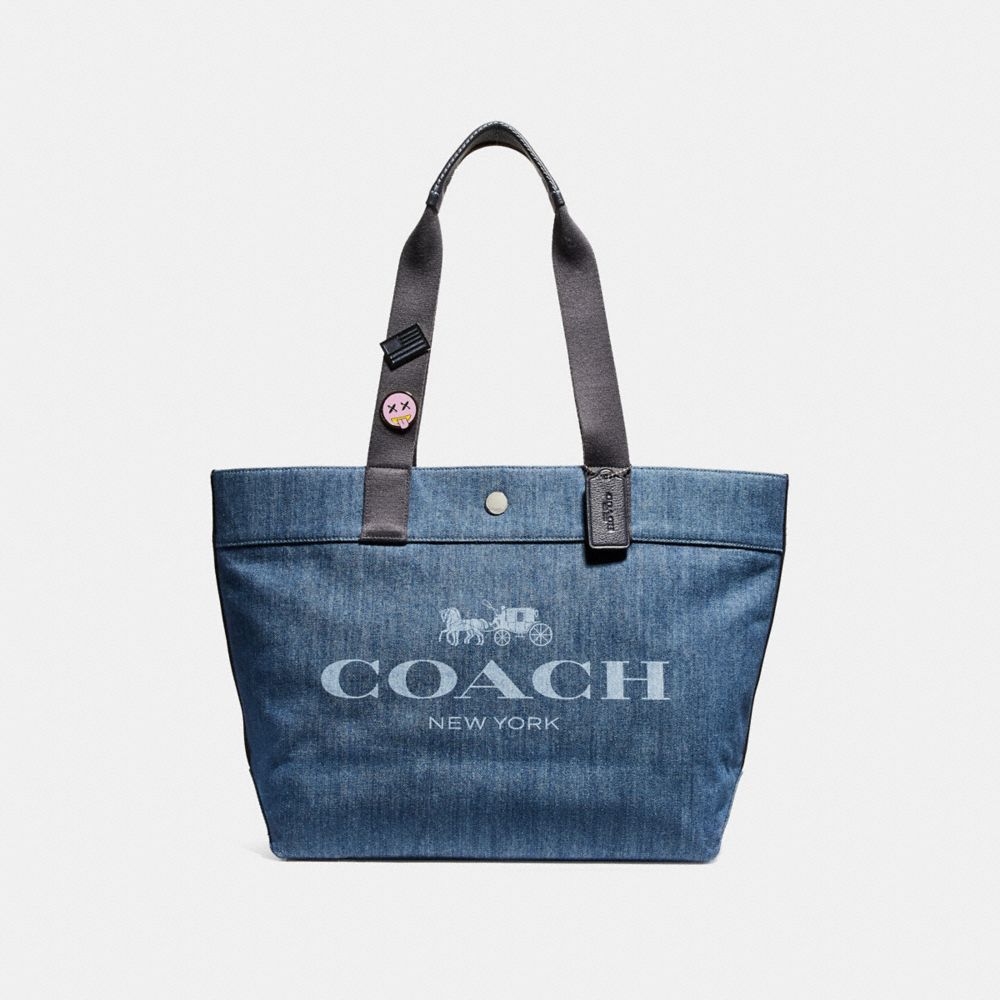 Tote With Horse And Carriage