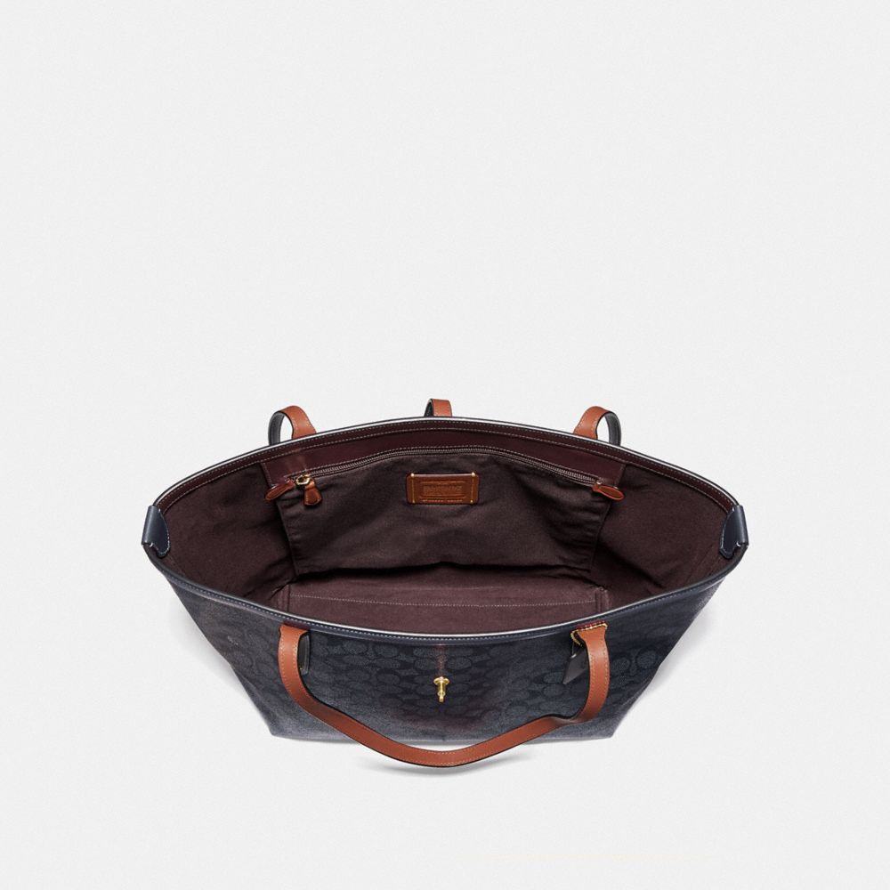 Market Tote In Signature Canvas