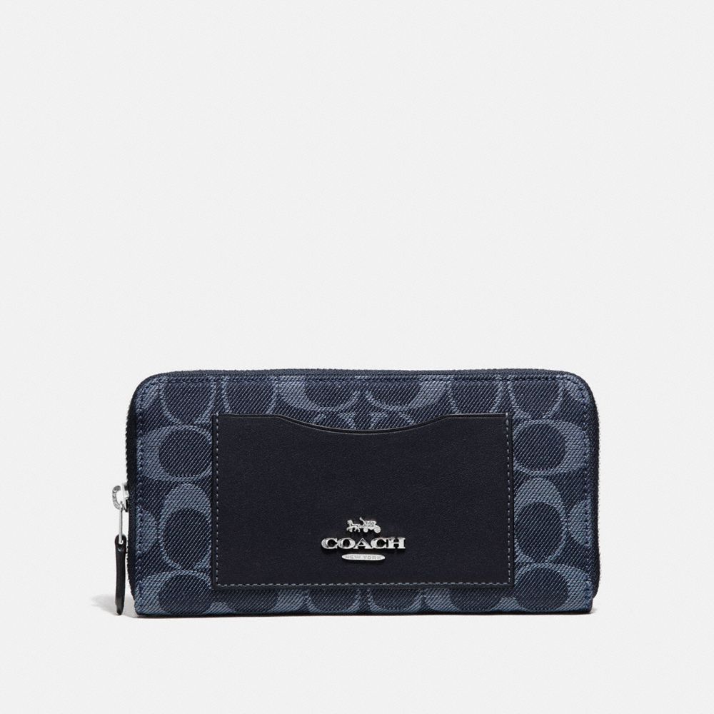 Coach wallets 2025 outlet store