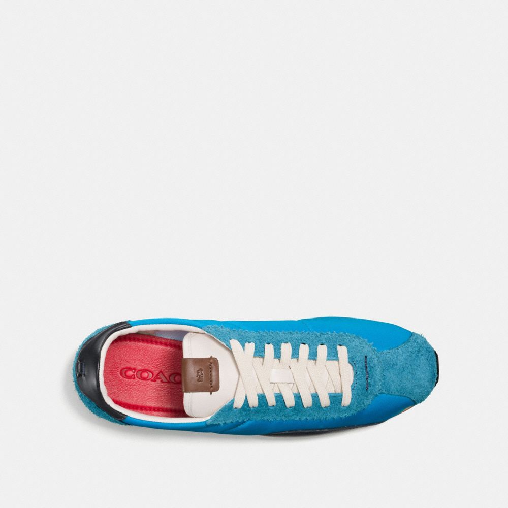 C122 Low Top Sneaker