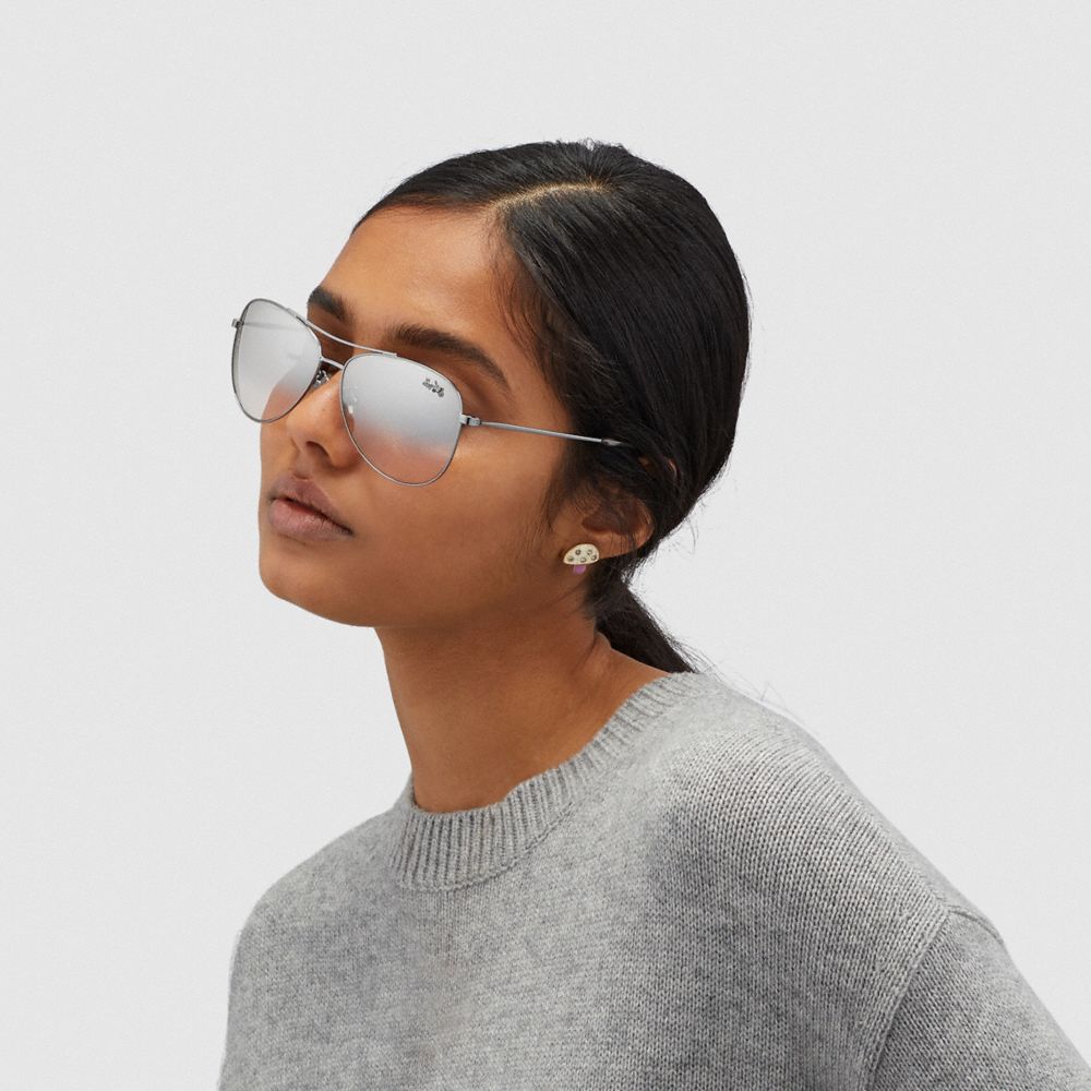 COACH®,LUNETTES DE SOLEIL AVIATEUR FINES EN MÉTAL,Métal,Rose/Argenté/Bronze,Angle View