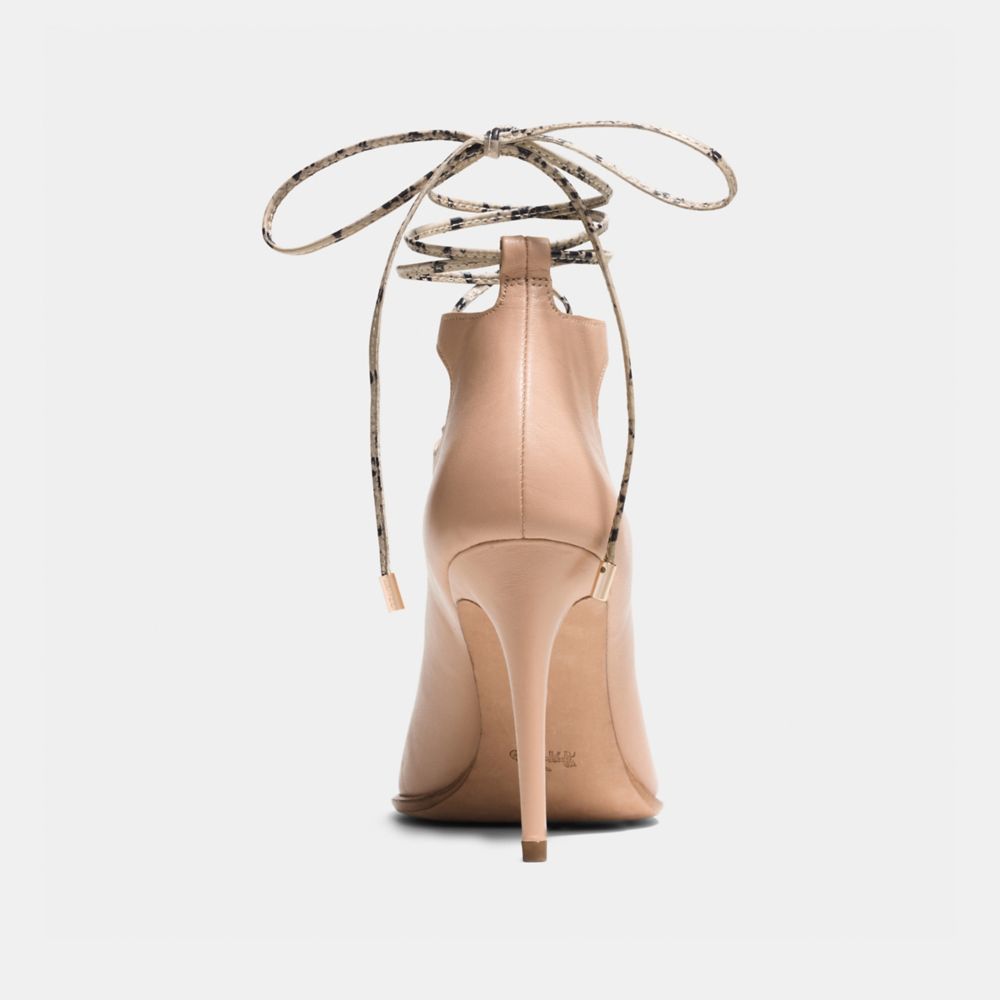 Kira Heel